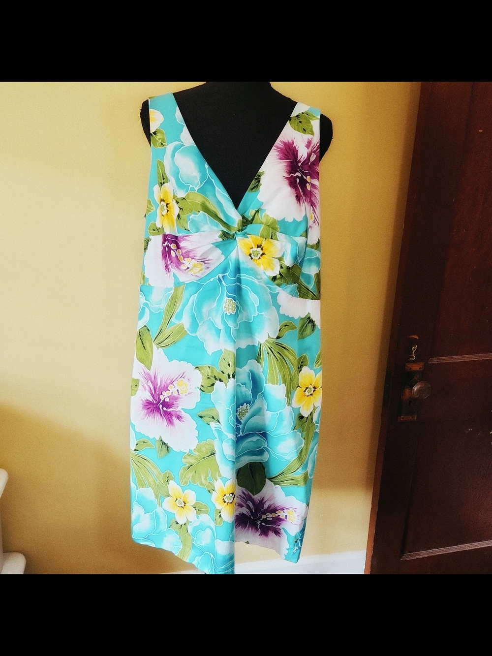 Jones New York Aqua Stretch Top with Green Floral Accent